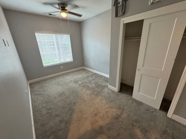 Building Photo - Oakley 4 bed, 3 bath plus flex room, Cul-d...