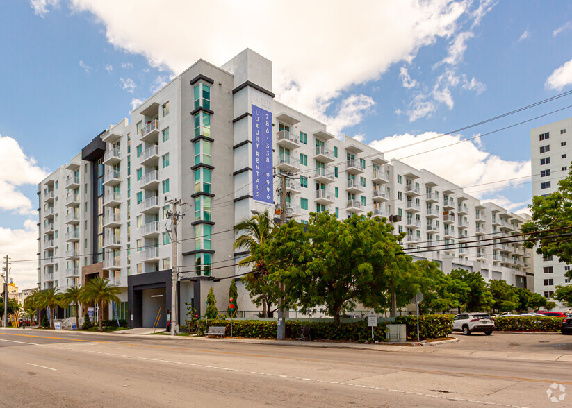 Building Photo - Blue Lagoon 7