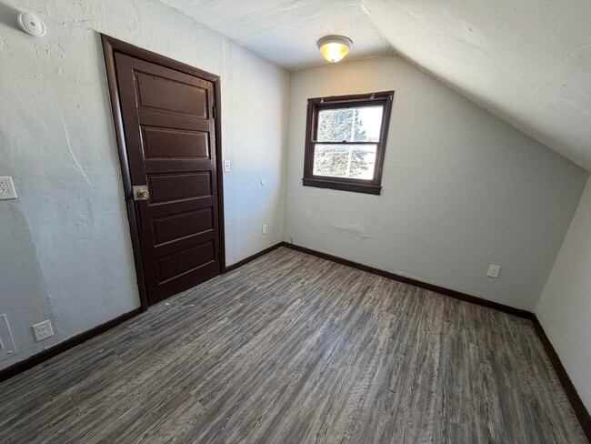 Building Photo - 4-2 Cronkhite-