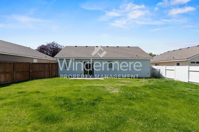 Building Photo - **Half off Full 1st Month's Rent** Great 3-bed Home In Spokane Valley