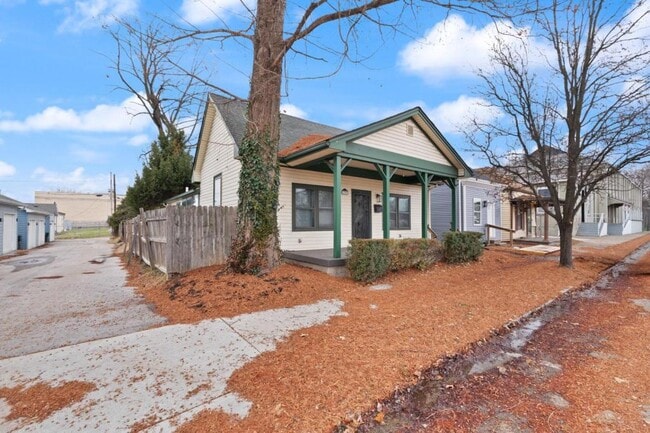 Building Photo - 1709 Ekin Ave