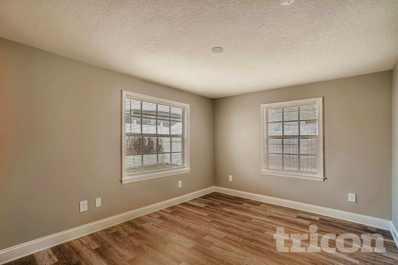 Building Photo - 1125 Michigan Dr N