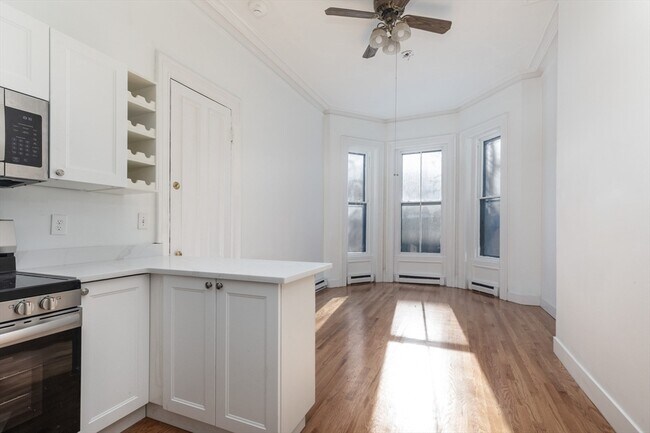 Building Photo - 75 Chandler St