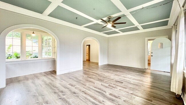 Building Photo - UPDATED 3 BEDROOM HOME IN DESIRABLE MANOA