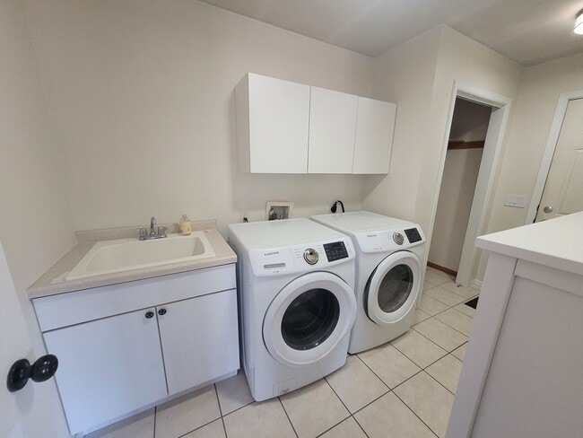 Building Photo - 2255 Vesterheim St