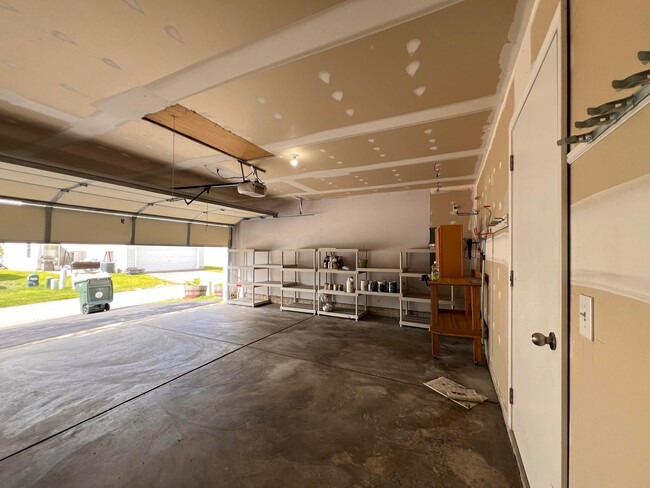 Building Photo - 133 Holly Hock Ln