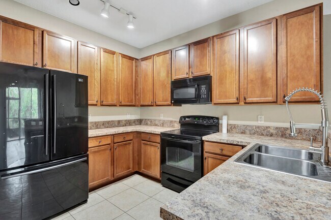 Building Photo - 253 Catriona Dr