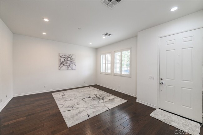 Building Photo - 31 Quartet-