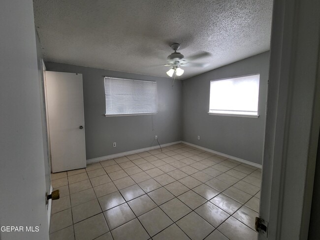 Building Photo - 302 Limonite Cir