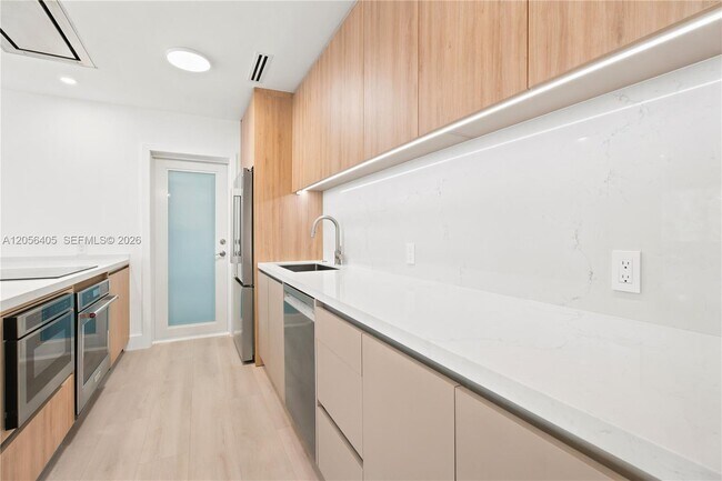 Building Photo - 260 Sunrise Dr