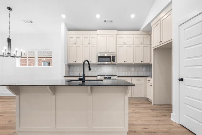 Building Photo - 6804 Fir St