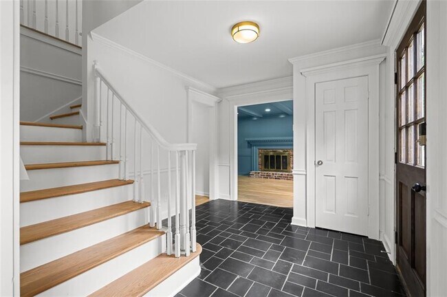 Building Photo - 2340 Castleridge Ct