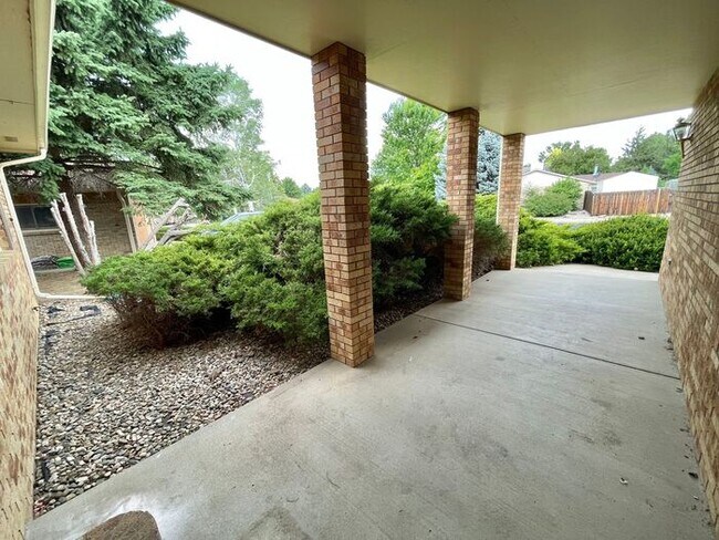 Building Photo - Large 3 Bedroom, 2 Bathroom Home in North Loveland