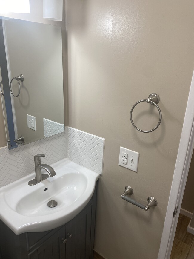 Building Photo - 32972 Rose Ave