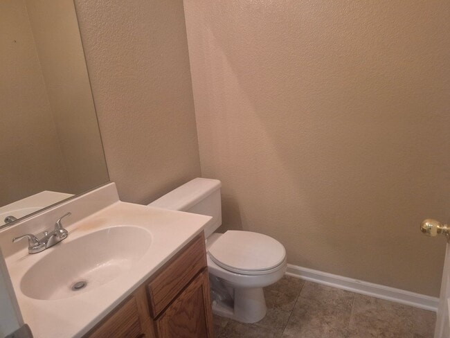 Building Photo - Beautiful 4 Bedroom 2.5 Bath with loft