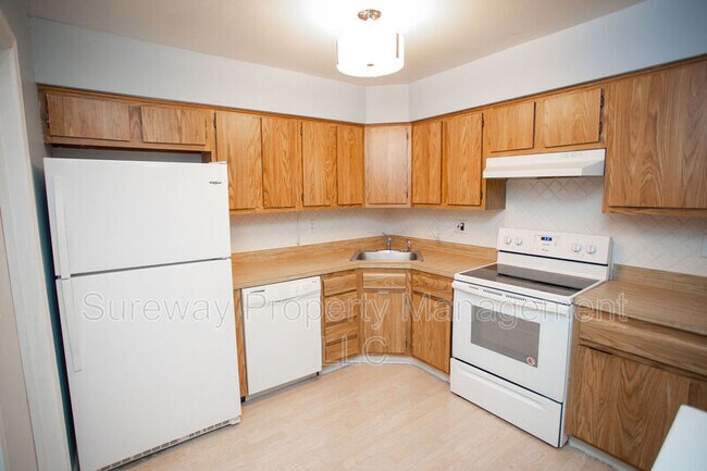 Building Photo - 40 Sumac Ct