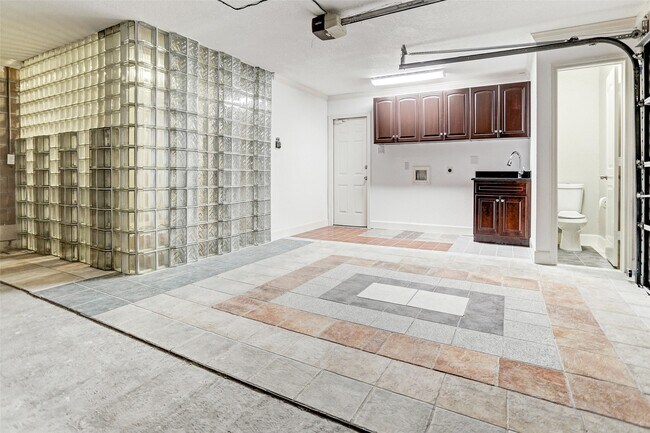 Building Photo - 4315 Woodvalley Dr