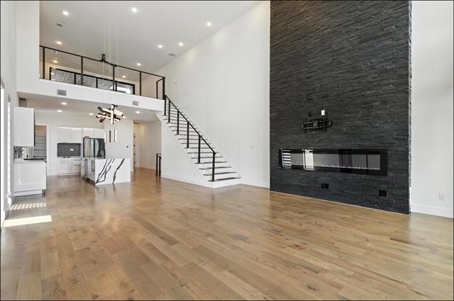 Building Photo - 3523 N Versailles Ave