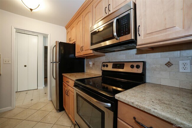 Building Photo - 300 High Point Dr