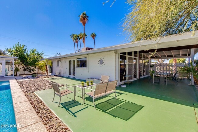 Building Photo - 421 N Evergreen St