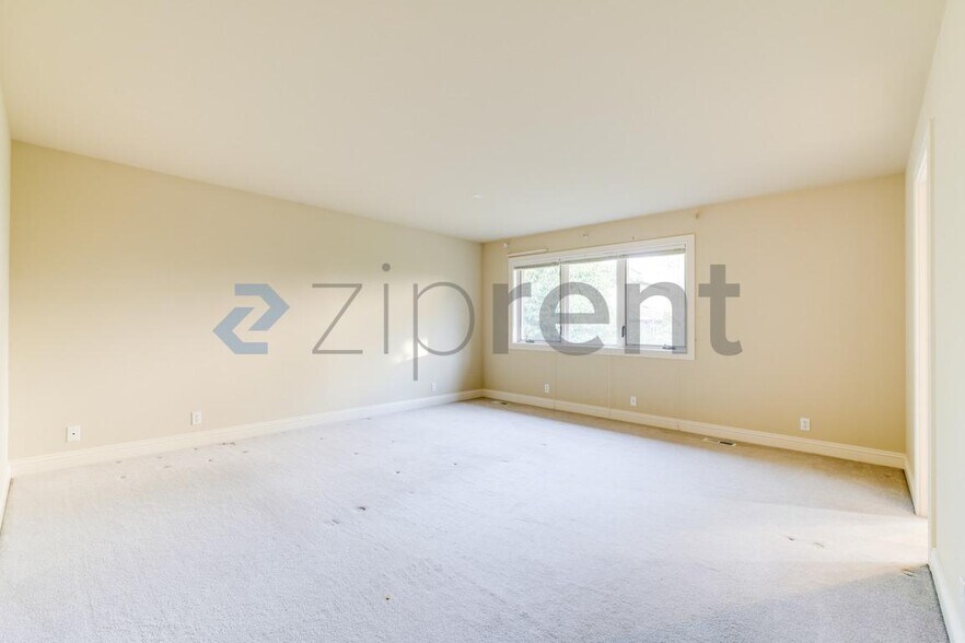 Building Photo - 16461 SE 56th Pl