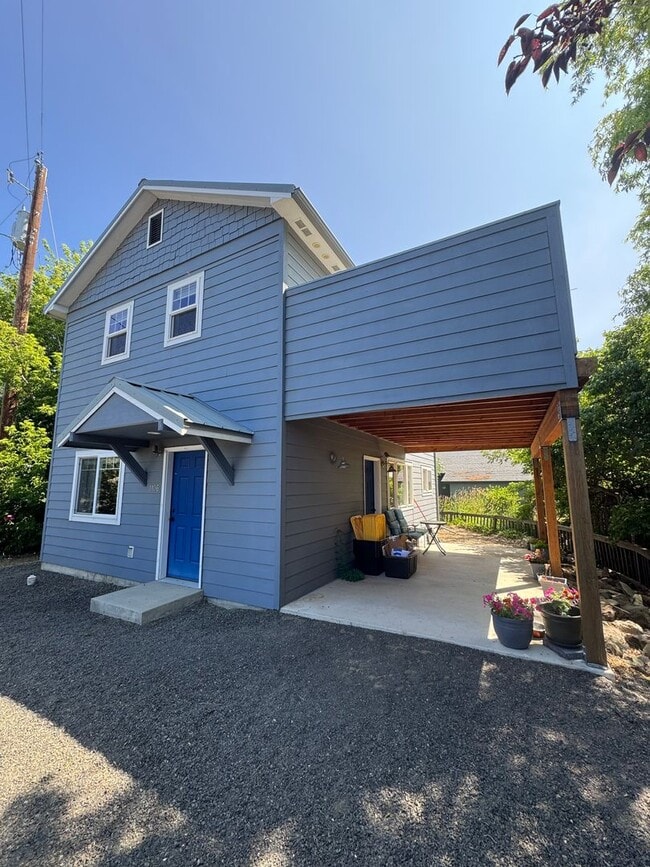 Primary Photo - 3-Bed, 3-Bath Home for Lease w/ Rooftop De...