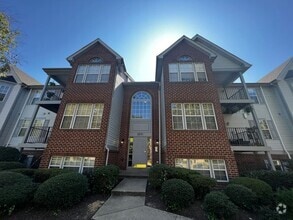 Building Photo - Beautiful 2 BR/2 BA Condo in Oxon Hill!