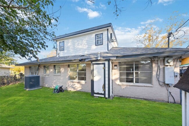 Building Photo - 3304 Bluefield Dr