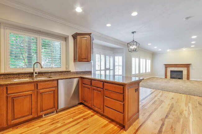 Building Photo - AVAILABLE NOW  — SPACIOUS & BEAUTIFUL Bountiful Meadows Home. 4 BED 3 BATH SIGNLE FAMILY HOME