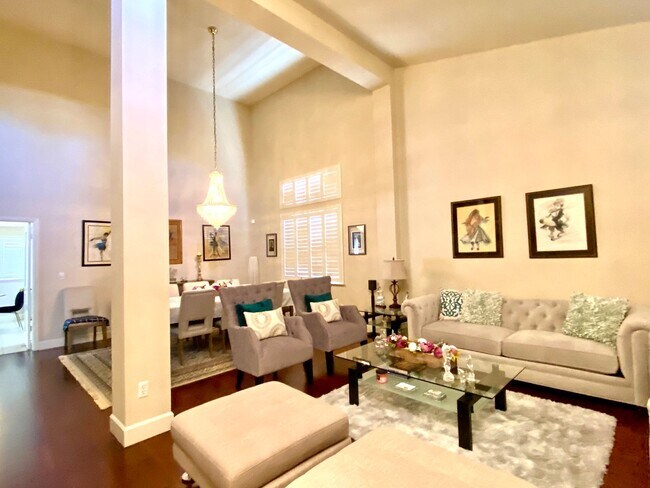 Building Photo - Fully Furnished Single-Family Home in San ...