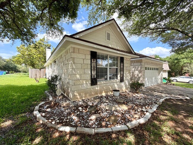 Building Photo - 14900 Doria Dr