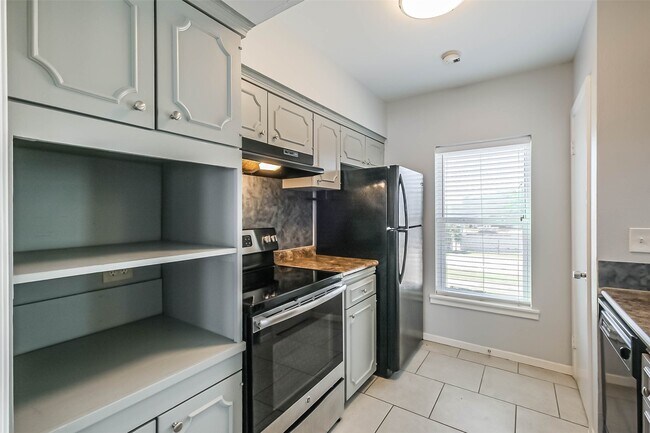 Building Photo - 5922 Fairdale Ln