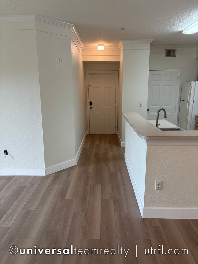 Building Photo - 11510 Villa Grand