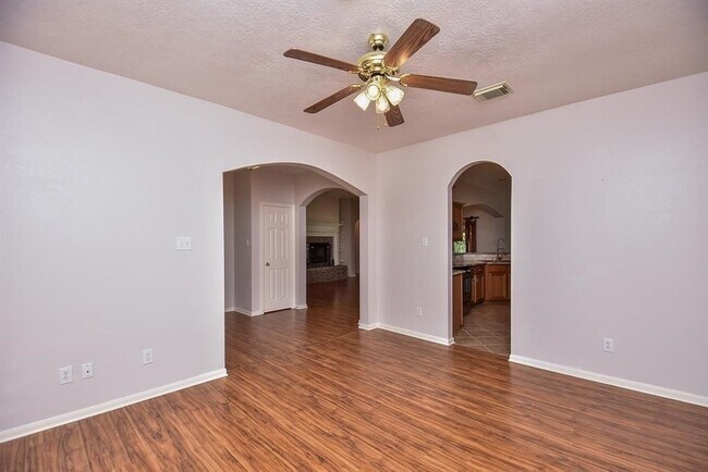 Building Photo - 2811 County Rd 64