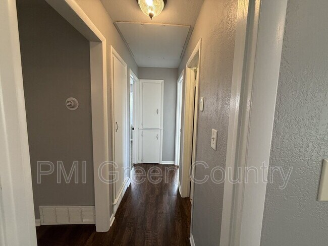 Building Photo - 9108 E Marshall St