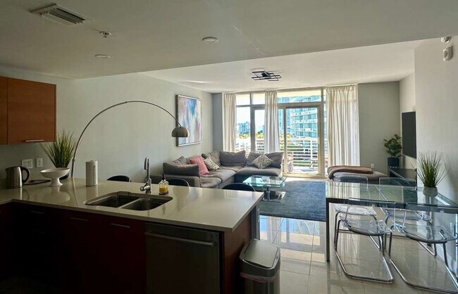 Building Photo - 3250 NE 1st Ave