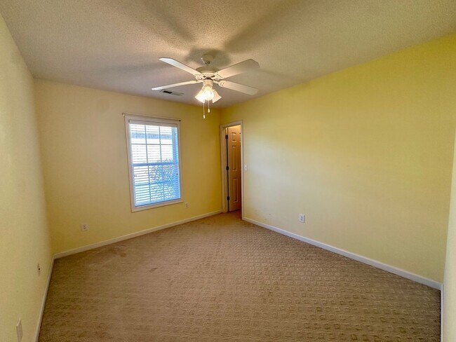 Building Photo - Williamsburg Subdivision!
