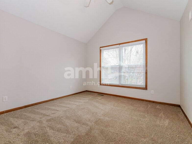 Building Photo - 3904 SW Brian Ln