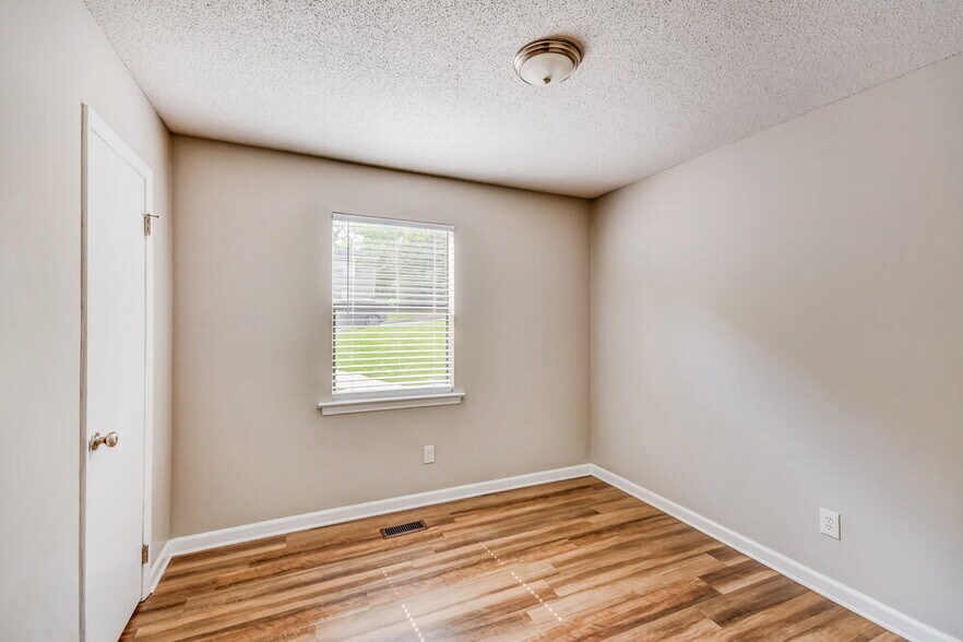 Building Photo - 1121 Sunscape Cir