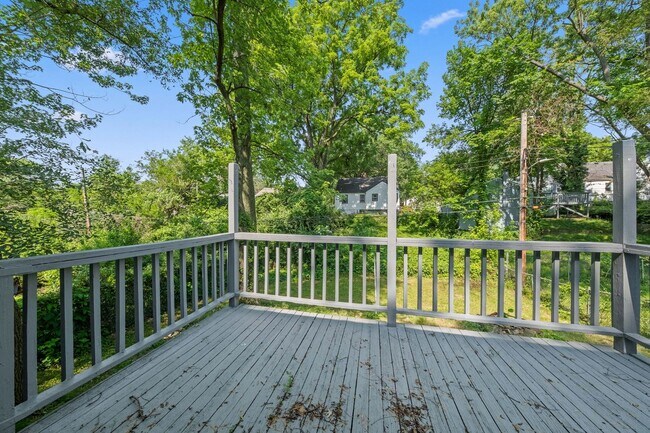 Building Photo - Cozy 3-Bedroom Home in Ferguson – $1,499/m...