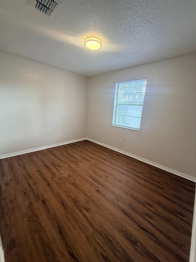 Building Photo - 460 Crabapple Ct