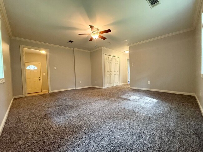 Building Photo - 9115 Oak Grove Ln