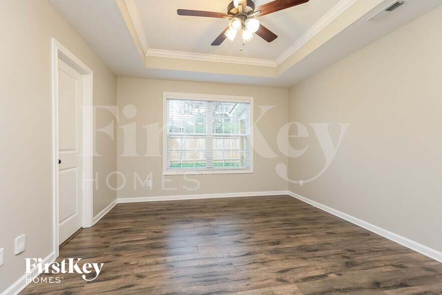 Building Photo - 500 Woodtrace Dr