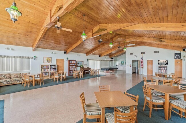 Building Photo - 2004 Lake Osborne Dr