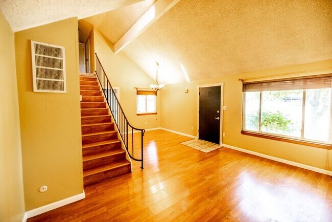 Building Photo - Cute 2 Bedroom East Sparks Townhouse