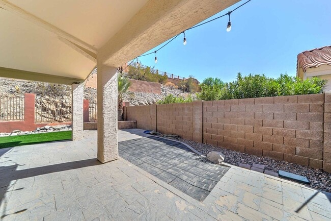 Building Photo - 2014 E Glenhaven Dr