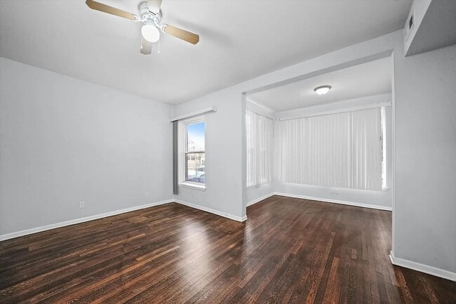 Building Photo - 6039 S Michigan Ave