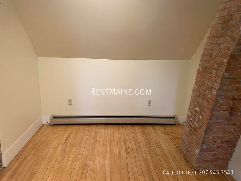 Building Photo - 67 Pine St