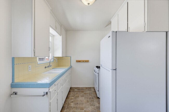 Building Photo - 4449 Dawson Ave