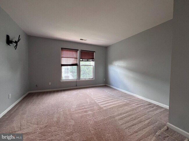 Building Photo - 9038 Falcon Glen Ct